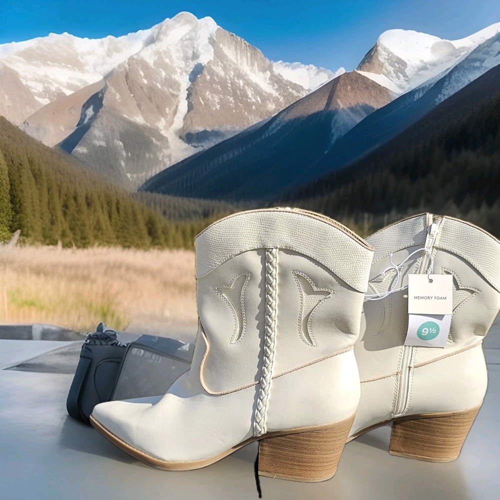 Women's Shana Cowboy Boots - Universal Thread Off-White 11